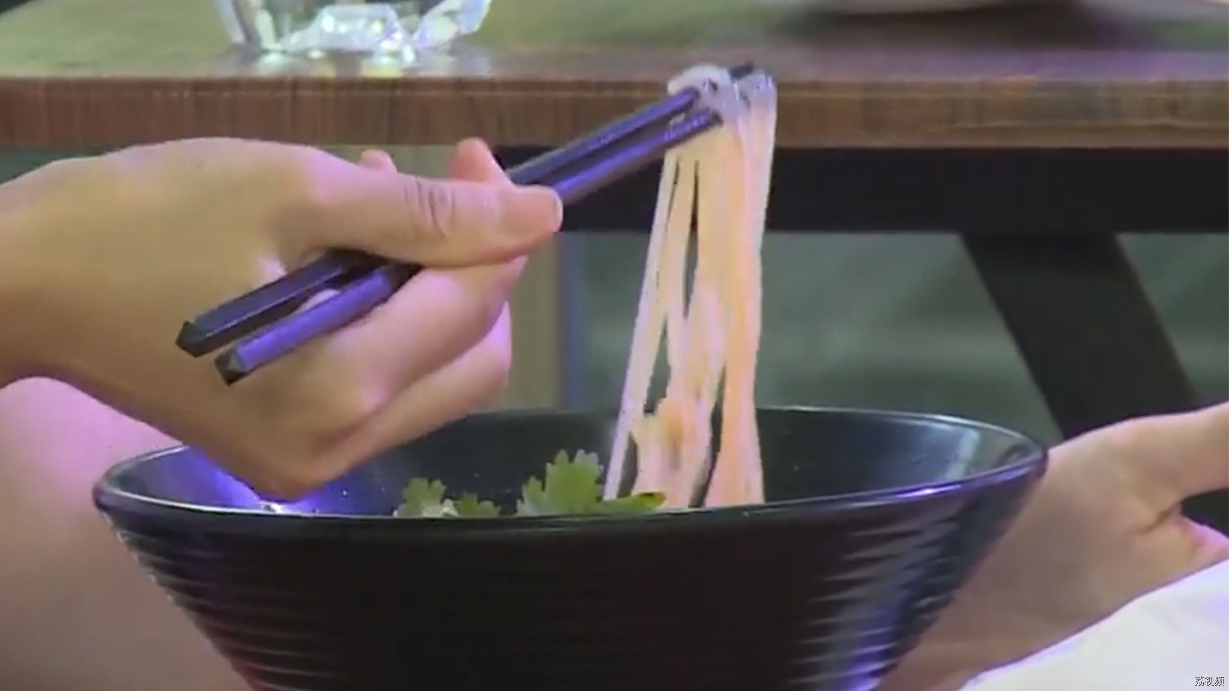 粉丝居然不能空腹吃？医生：将粉丝当成主食对胃有一定影响