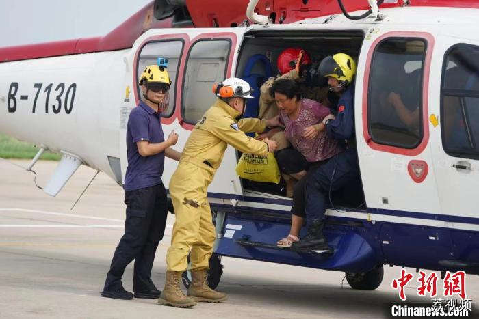 公羊救援队救出33名河北涿州被困群众 舟艇救援深入灾区