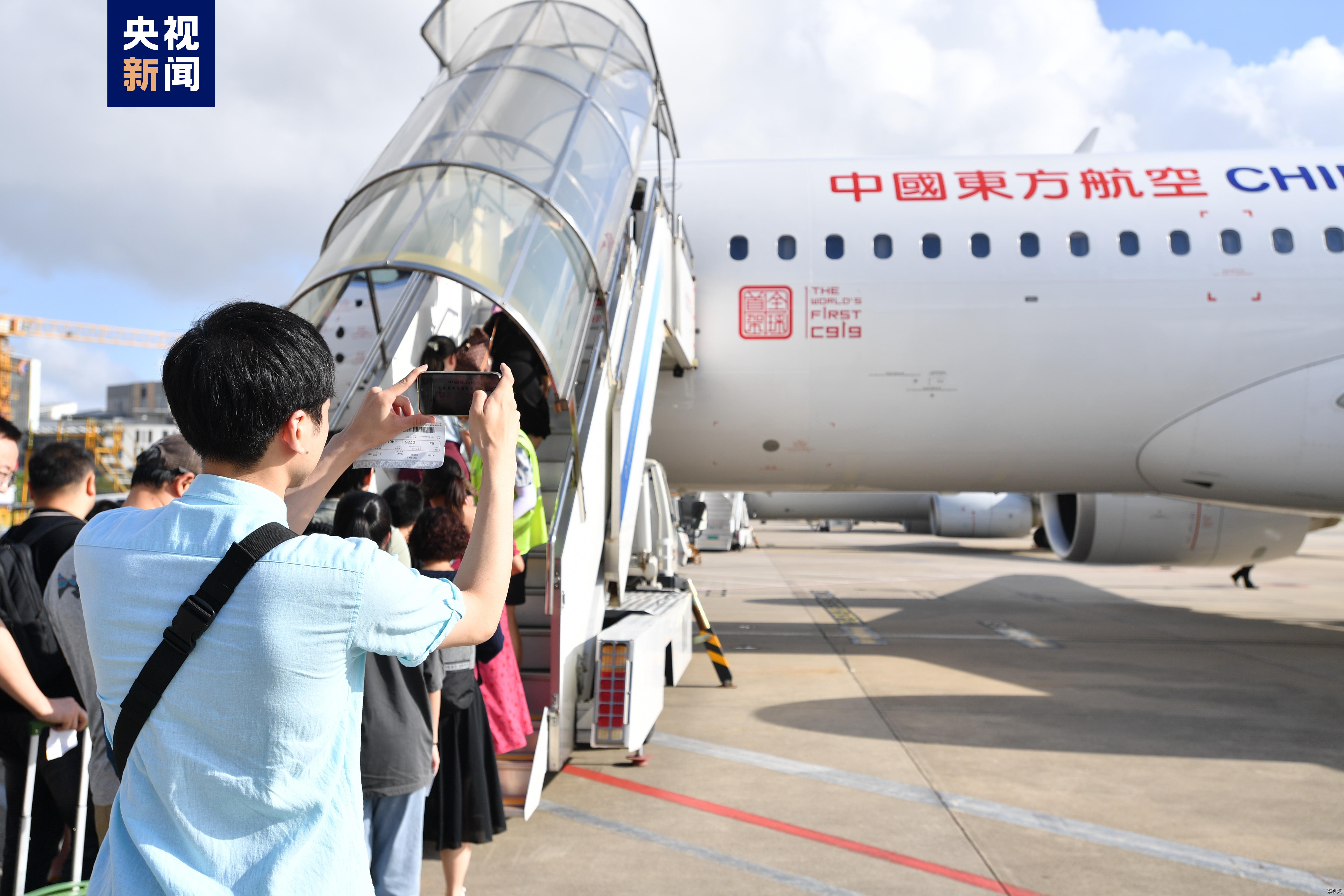 东航C919大型客机首次“双机运营”沪蓉快线