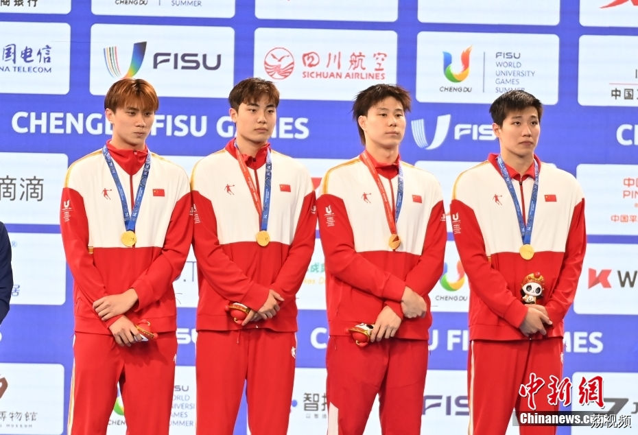 成都大运会中国队获男子4×100米混合泳接力金牌