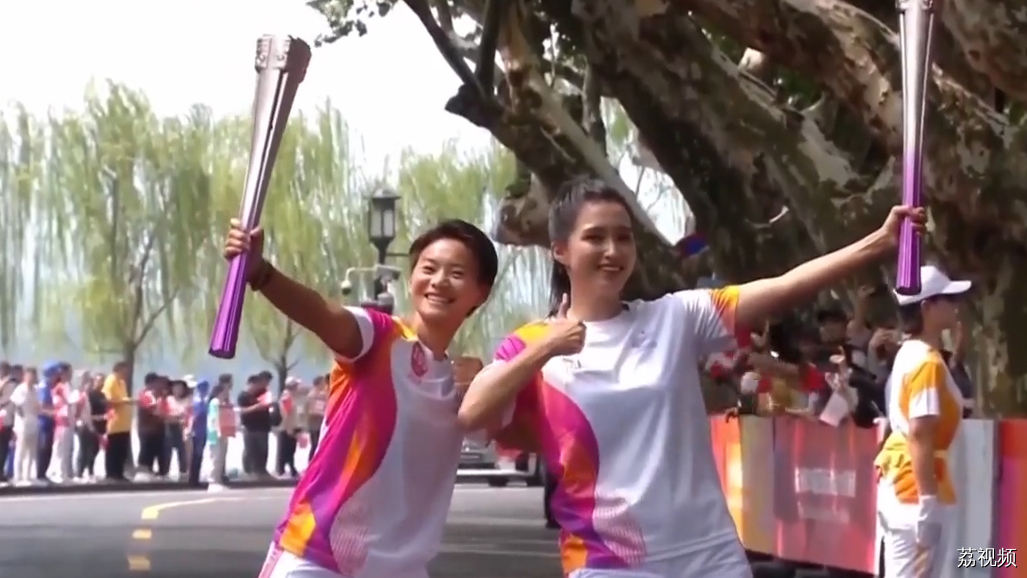 亚运火炬传递进行时 女足国脚接力传递