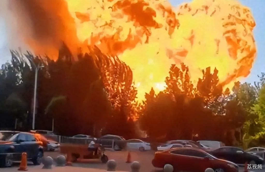 河北沧州一工厂爆燃致2死