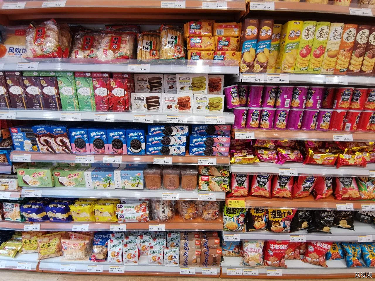 日营业额过万 1.3万家量贩零食店涌入，你家附近有吗？