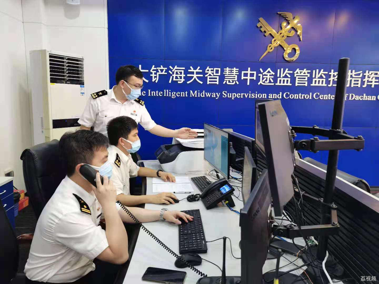 他们在前海对面的小岛上守护国门，走进百年雄关的一天
