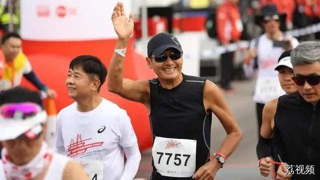 周润发首次！挑战成功！