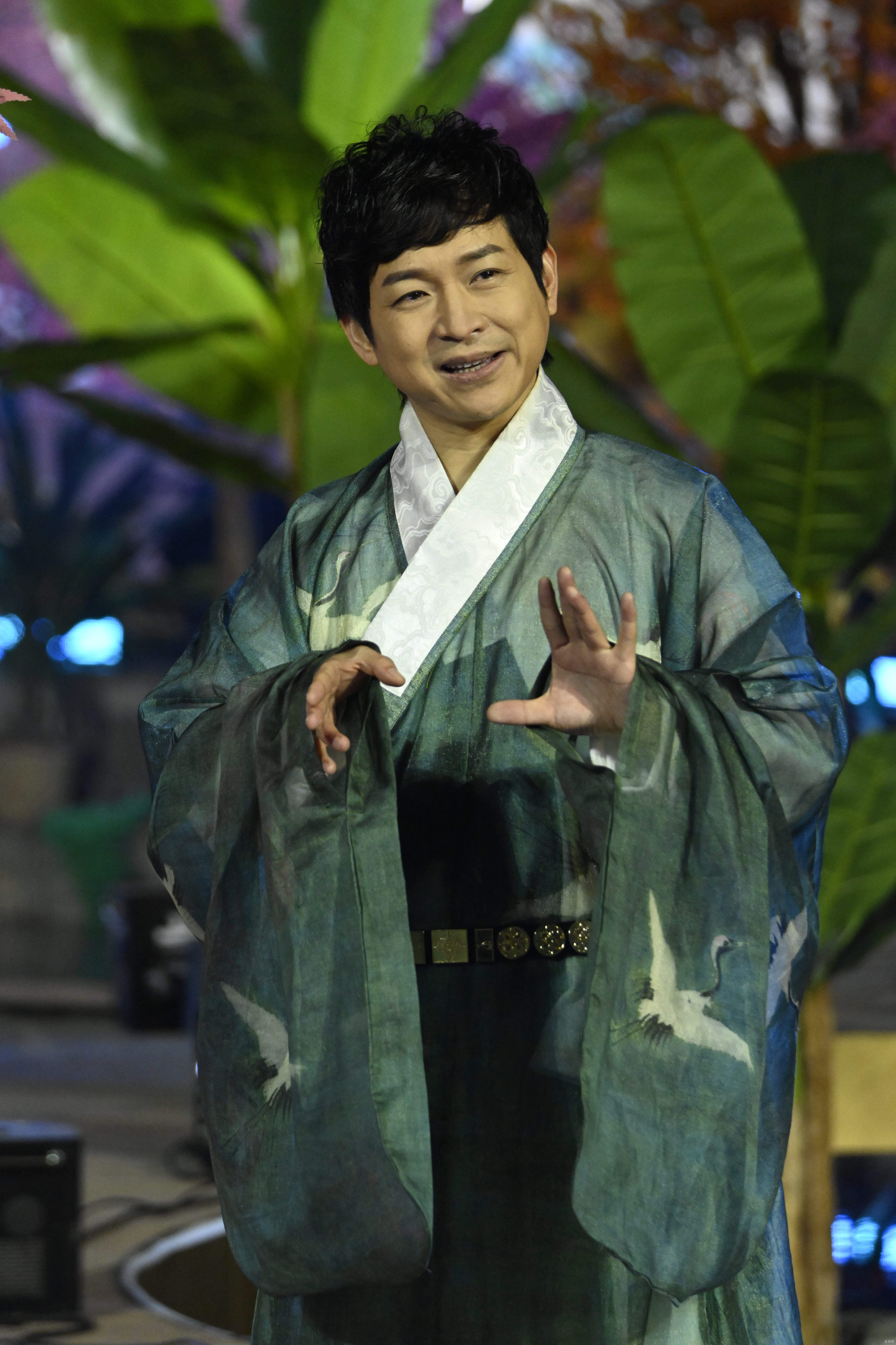 新鲜滚热辣的“混搭音乐”，尽在《龙腾湾区欢乐年》