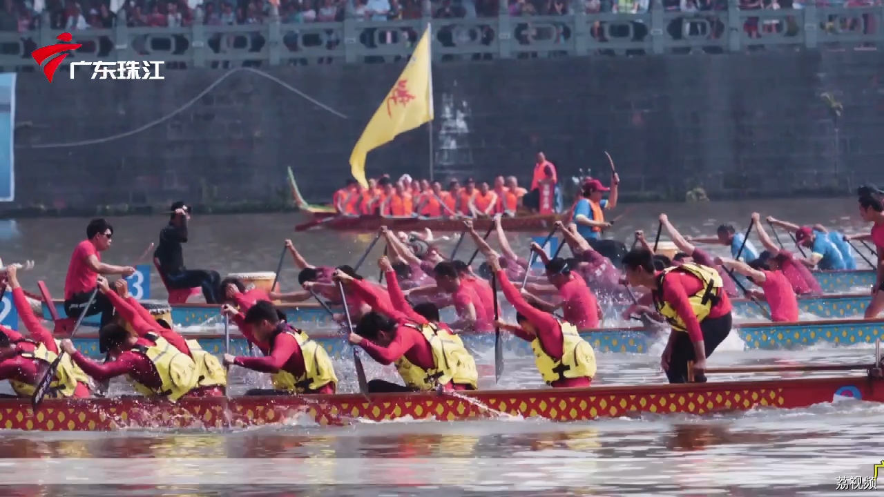 龙舟竞渡，勇夺锦标