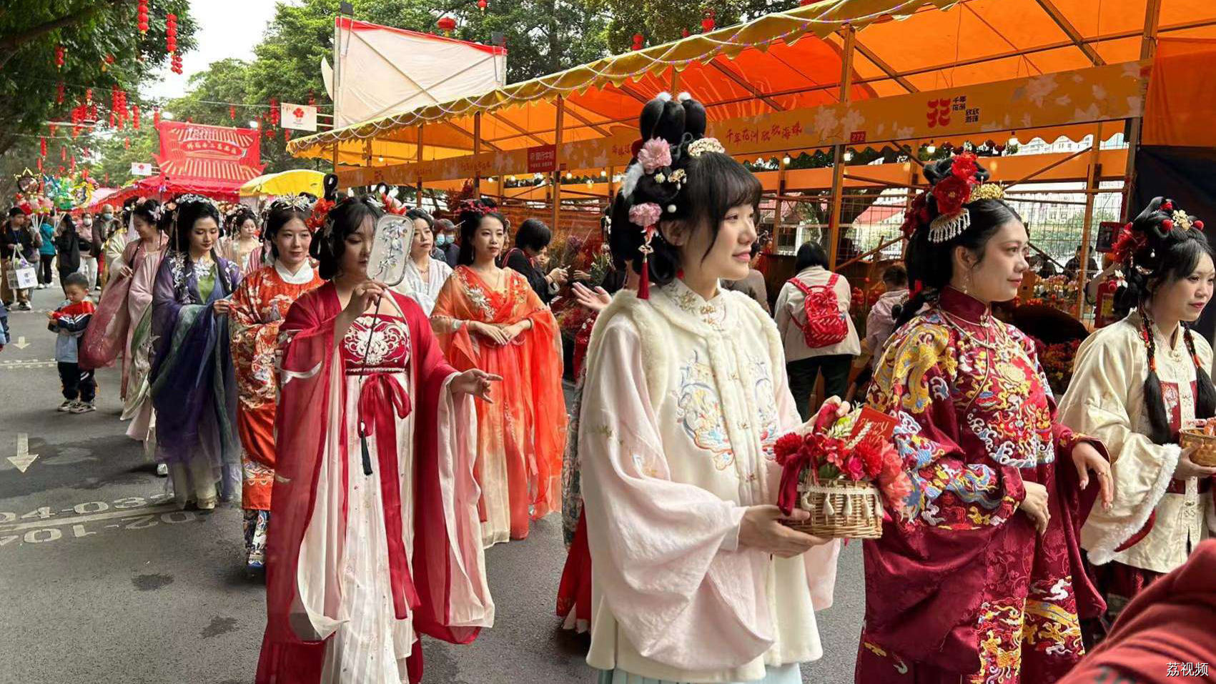 广州老三区花街开市，过年的仪式感从“行花街”开始！