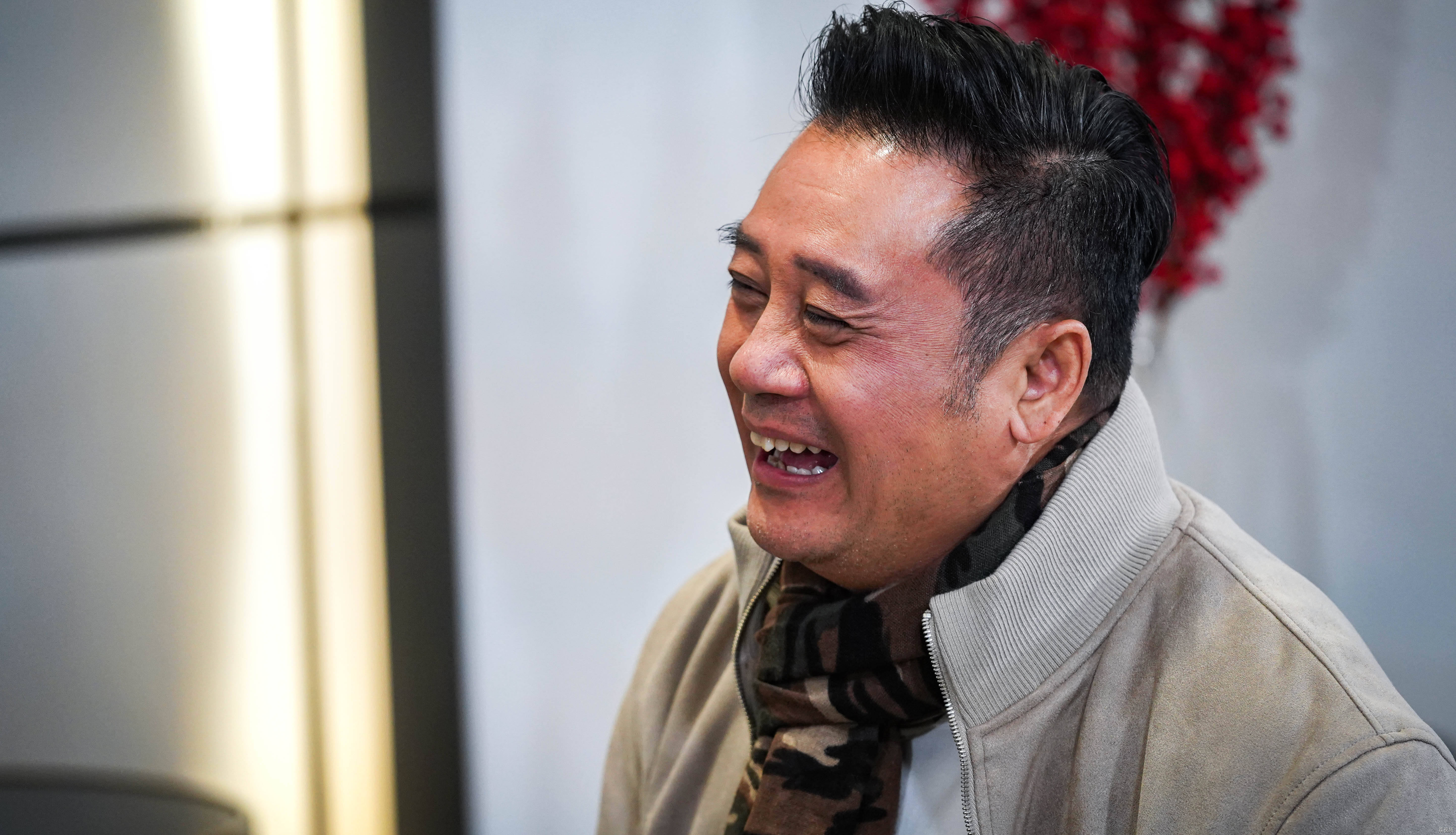 粤港澳艺人台前幕后那些事，还不看？生闷气让你猜