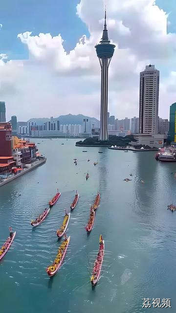 艾草飘香迎端午，“粽”享安康乐满堂！端午时节齐欢庆，龙舟竞渡展豪情！