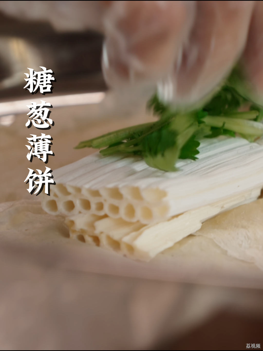 100℃以上的糖块，直接用手摸？ #潮汕 #老广的味道 #纪录片
