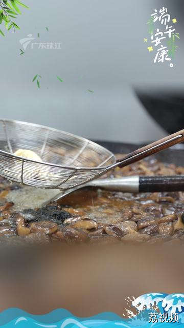 又到吃龙船饭的时间！ 吃过龙船饭，顺风又顺水！ #龙舟争渡过端午 #龙船饭万人宴 #广州龙船饭