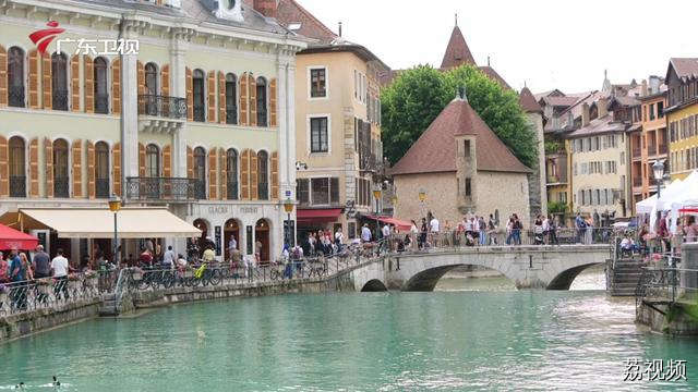 端午假期，广东卫视《国乐大典》节目组在法国献上一首《赛龙夺锦》 祝大家端午安康～#国乐大典相约法国昂西湖