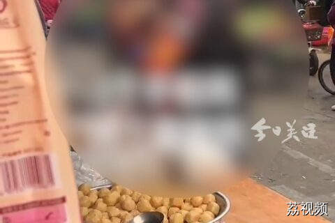 一环卫女工头部被划多刀 伤人者被警方带走