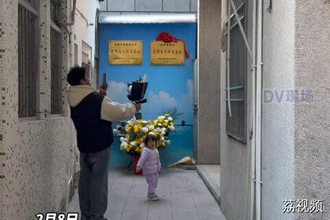 #汕尾群众自发到黄旭华院士故居献花，有外地市民线上订花寄哀思
