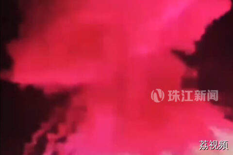 男子疑酒后点燃礼花弹快引线 瞬间被爆身亡