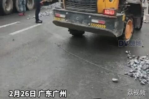 科韵路附近一货车翻车