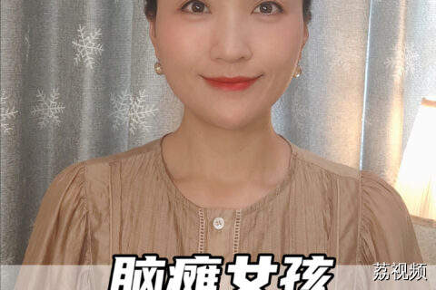 脑瘫女孩不向命运低头 爱是最坚韧的土壤
