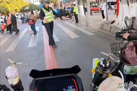 广州交警人性化执法，网友评论：交警叔叔真可爱