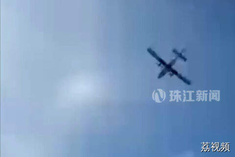 泰国警方一飞机坠毁瞬间曝光 机头直插入海6名警务人员全部遇难