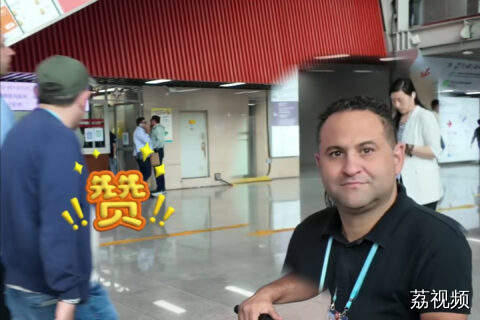 国产电动行李箱变“代步神器”