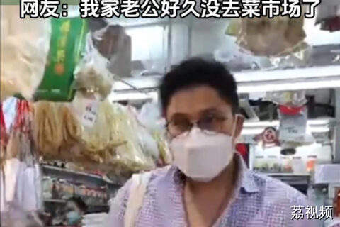 霍启刚自带环保袋出街买餸，熟门熟路十分接地气
