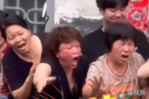 广东龙舟赛，靓姨们的气势绝不能输