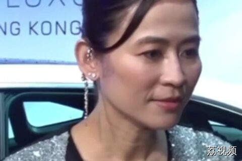 宣萱高情商回应老友欧阳震华直播跳舞