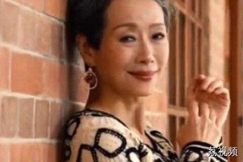叶童谈“优雅的老去”，称去掉“老”字更合意