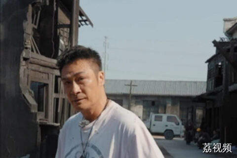 吴镇宇触景生情 泪洒战争废墟片场 网友：他不用演我都跟着哭了