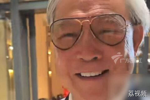 霍震霆透露儿子霍启仁结婚 开心到见牙唔见眼