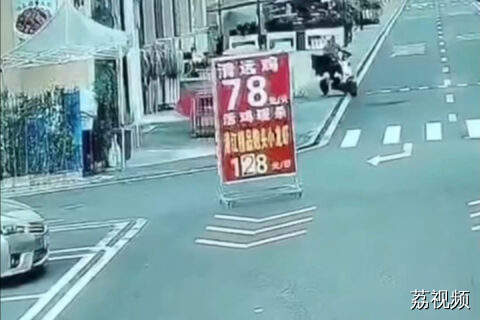 大风天气街边广告牌自动开启“拉客”模式
