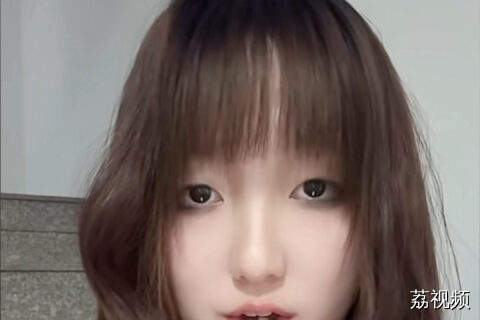 北京女大学生唱粤语歌