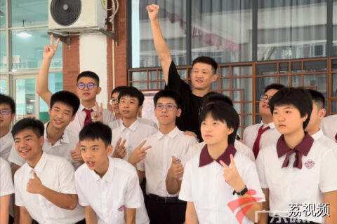 周鹏为中考学子打气