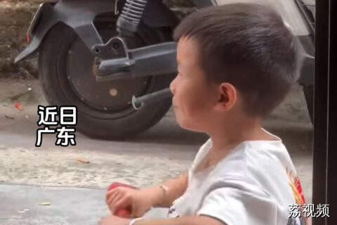扒龙船要从娃娃抓起，网友：新一代的接班人！