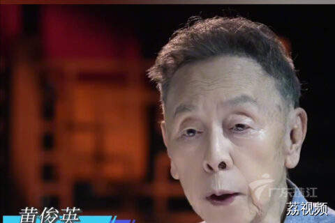 粤语相声艺术家黄俊英曾把毛主席《沁园春·长沙》写成粤曲