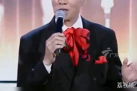 罗家英粤语朗诵《满江红》，网友：太有气势了！