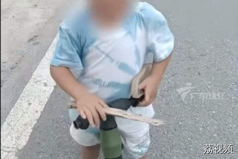 三岁男孩独自骑平衡车六公里从湖南去广州找妈妈