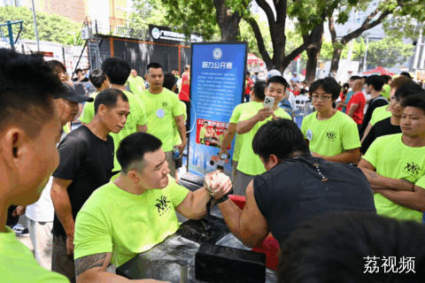 2025年全民健身日暨广州市二十一届体育节第22届腕力公开赛在天河体育中心竞赛打响