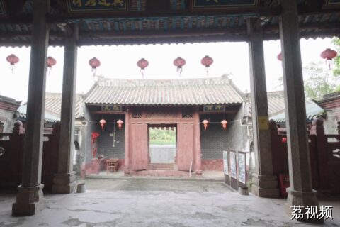 二等奖：《一页一车村》