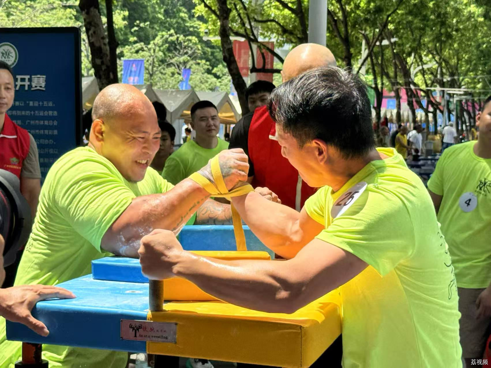 2025年全民健身日暨广州市二十一届体育节第22届腕力公开赛在天河体育中心竞赛打响