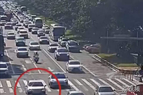广州铁骑用警笛开辟生命通道