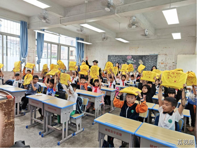 从图书角到美育课堂：“阅动计划”点亮云浮乡村孩子的“艺术之梦”