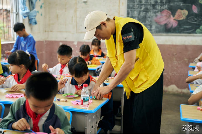 从图书角到美育课堂：“阅动计划”点亮云浮乡村孩子的“艺术之梦”