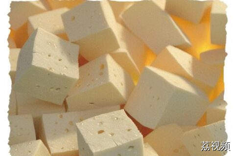 【粤语日历】2025年10月31日：猪红煮豆腐，
黑白分明