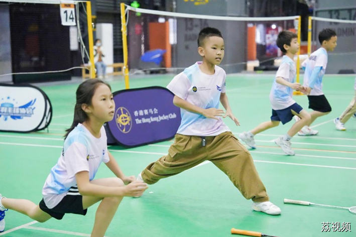 以羽为桥 连接湾区——香港赛马会助力粤港澳大湾区羽毛球青少年成长公益培训珠海站成功举办