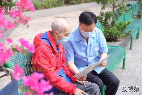 爱心耐心加专业，养老护理员甘做守护夕阳的“小草”