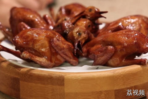 对，没错，就这样宣传咱们中山的乳鸽。#老广的味道 #纪录片 #家常菜 #电视剧 #解说