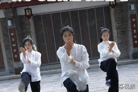 咏春飒影动岭南！从台下到台上，一招一式直通珠江春晚！