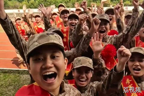广州靓女新兵报到，霸气喊话班长：10公里跑不在话下！
